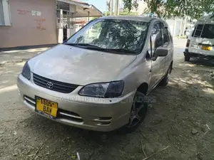 Toyota Corolla Spacio 2000 Silver