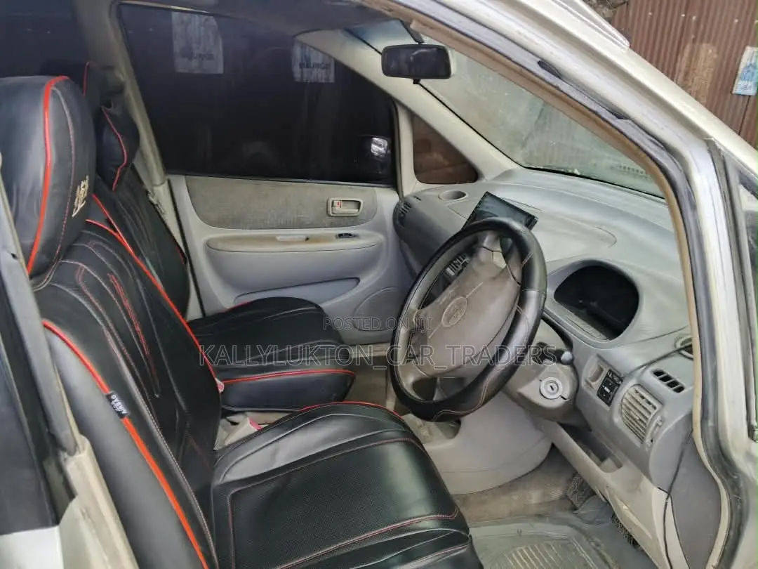 Toyota Corolla Spacio 2000 Silver