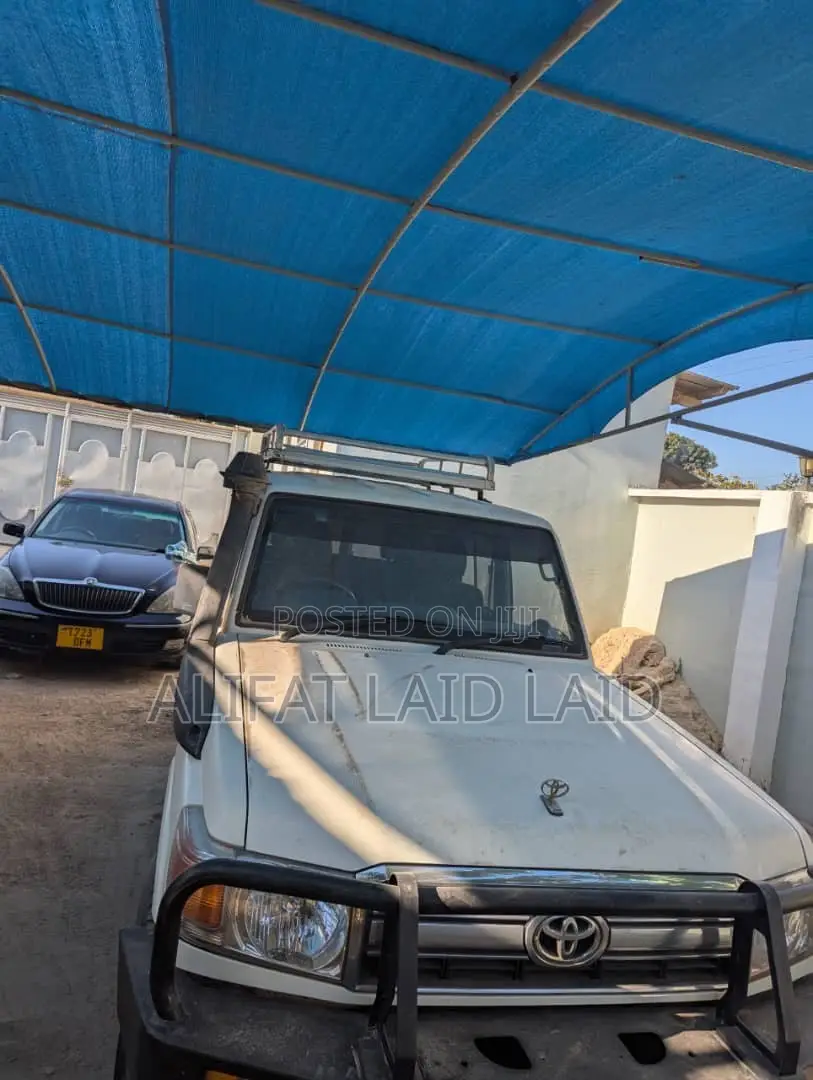Toyota Land Cruiser 2014 White
