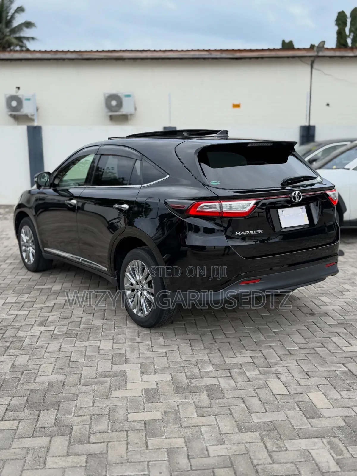 Toyota Harrier 2.0 2017 Matt Black