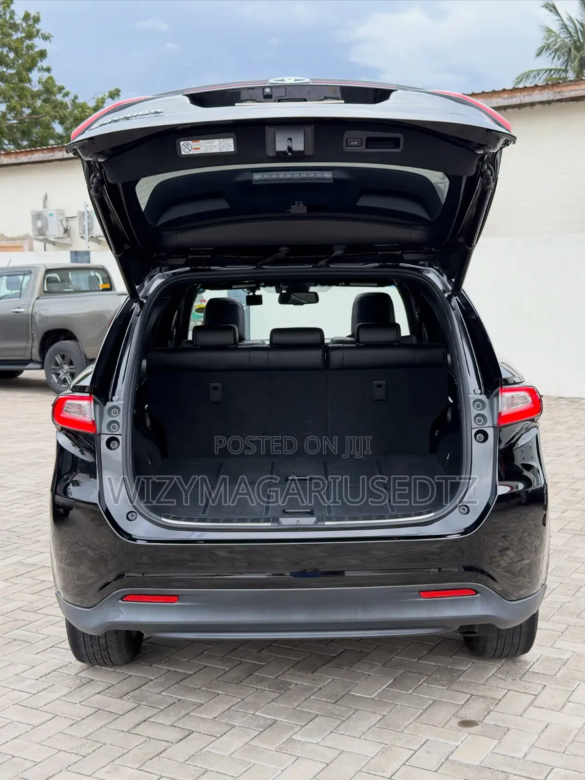 Toyota Harrier 2.0 2017 Matt Black