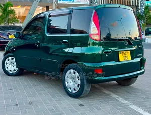 Toyota Fun Cargo 2006 Green