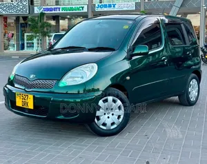 Toyota Fun Cargo 2006 Green