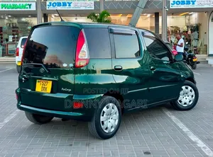 Toyota Fun Cargo 2006 Green