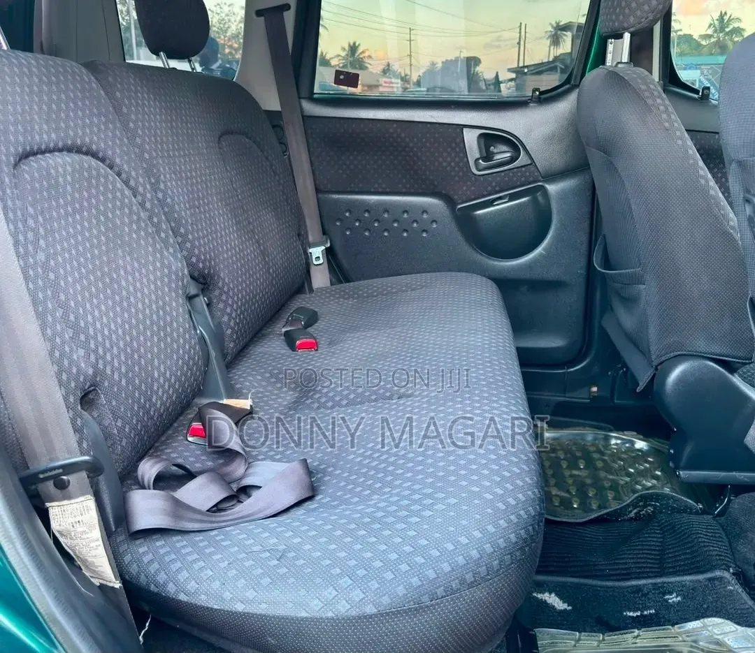 Toyota Fun Cargo 2006 Green