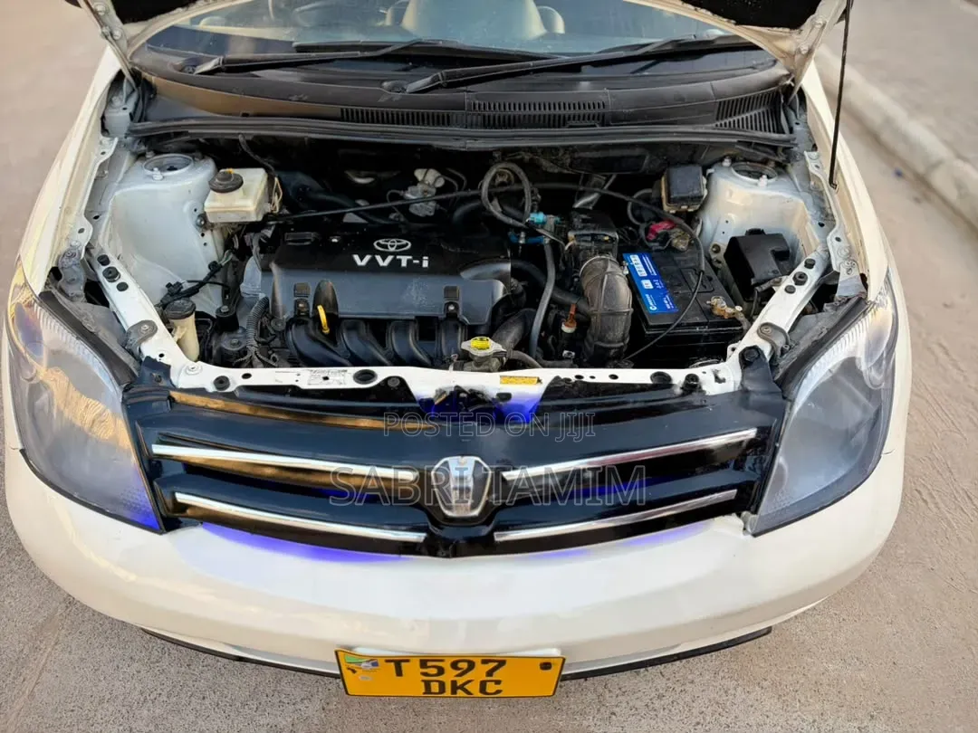 Toyota IST 2004 White