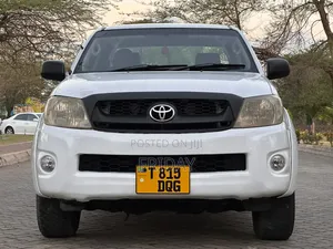 Toyota Hilux 2008 White