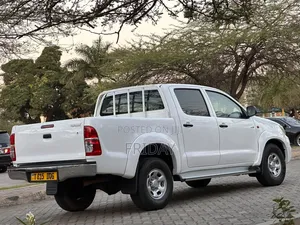 Toyota Hilux 2008 White