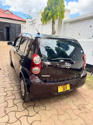 Toyota Passo 2005 Maroon