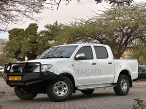 Toyota Hilux 2008 White
