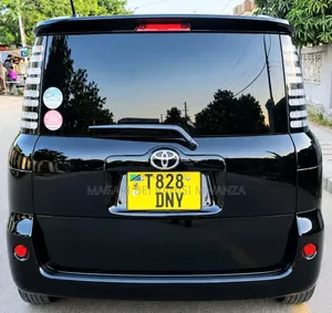 Toyota Sienta 2005 Black