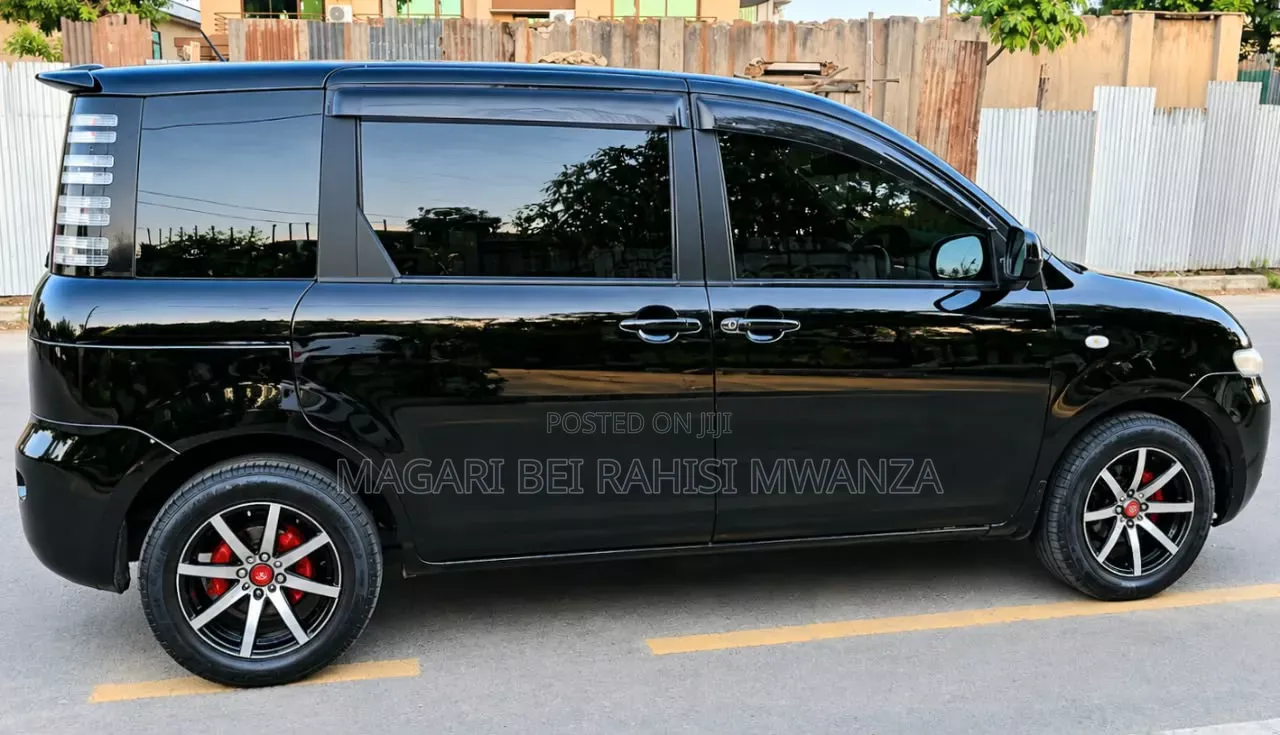 Toyota Sienta 2005 Black