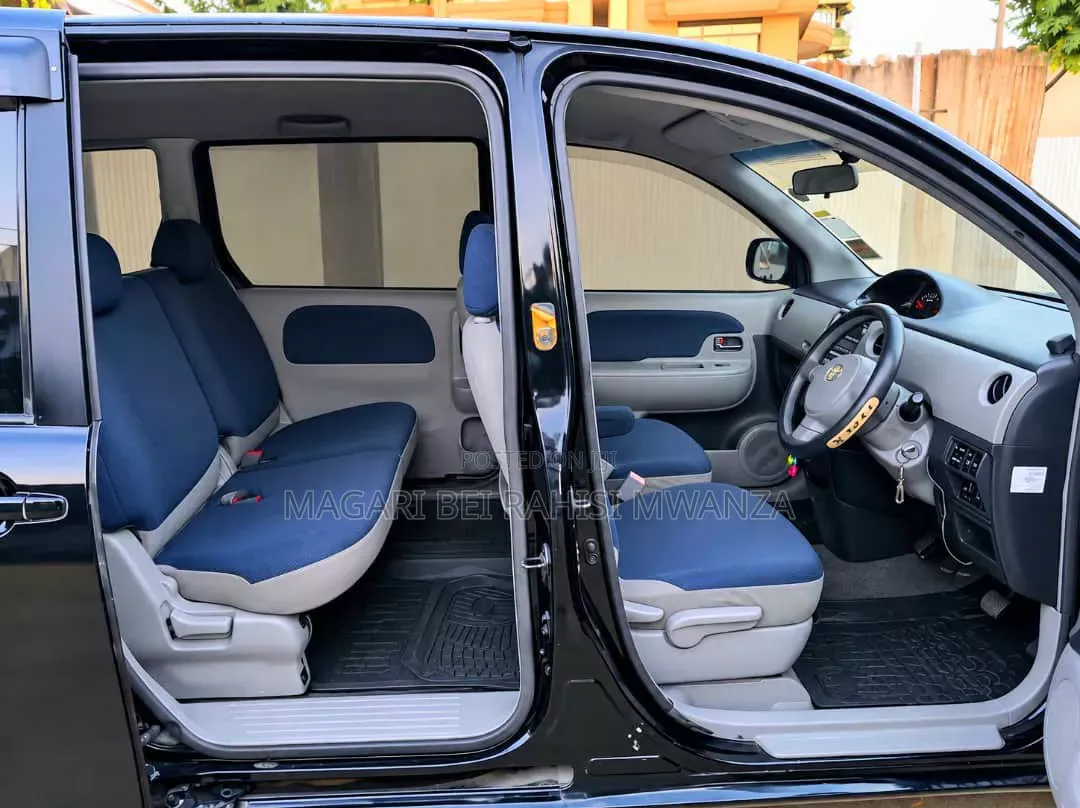Toyota Sienta 2005 Black