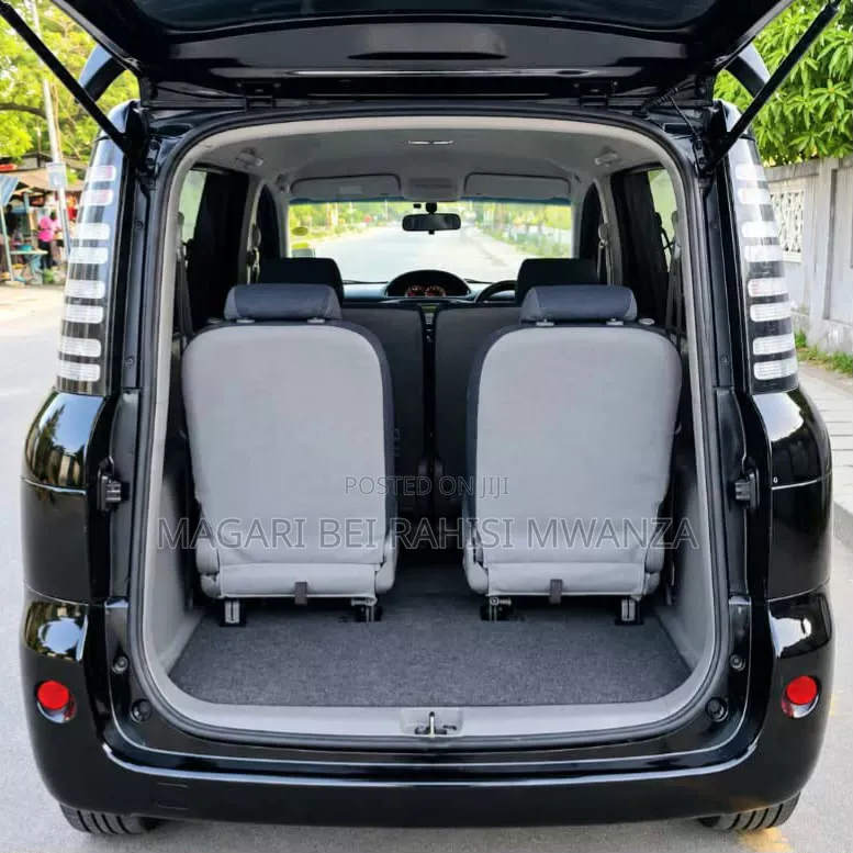 Toyota Sienta 2005 Black
