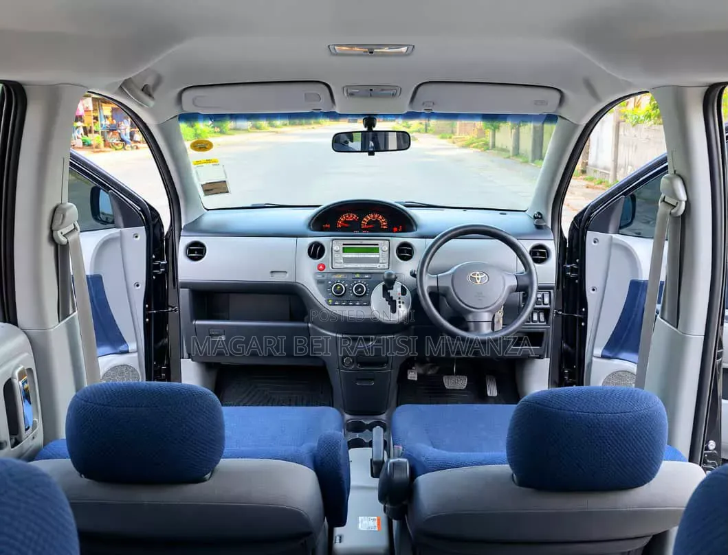 Toyota Sienta 2005 Black