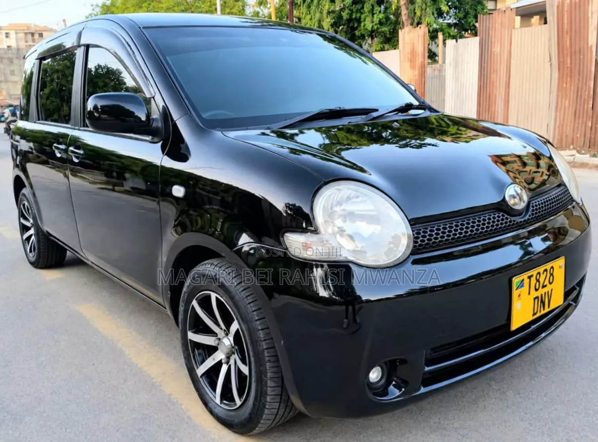 Toyota Sienta 2005 Black