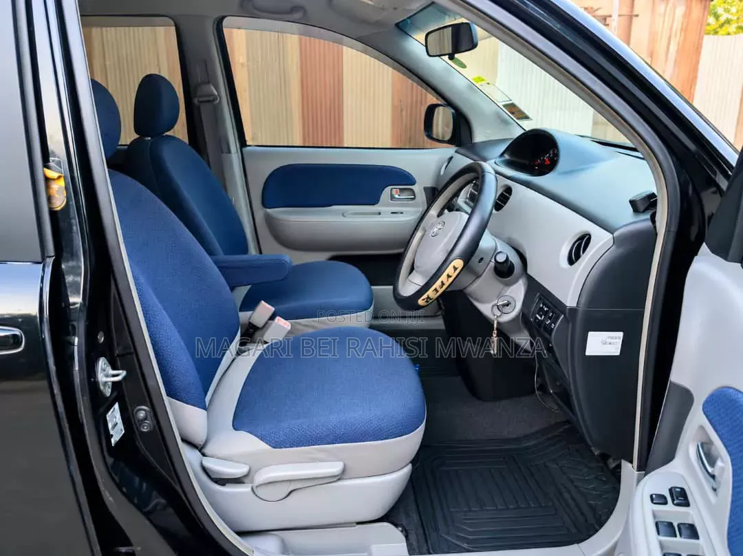 Toyota Sienta 2005 Black