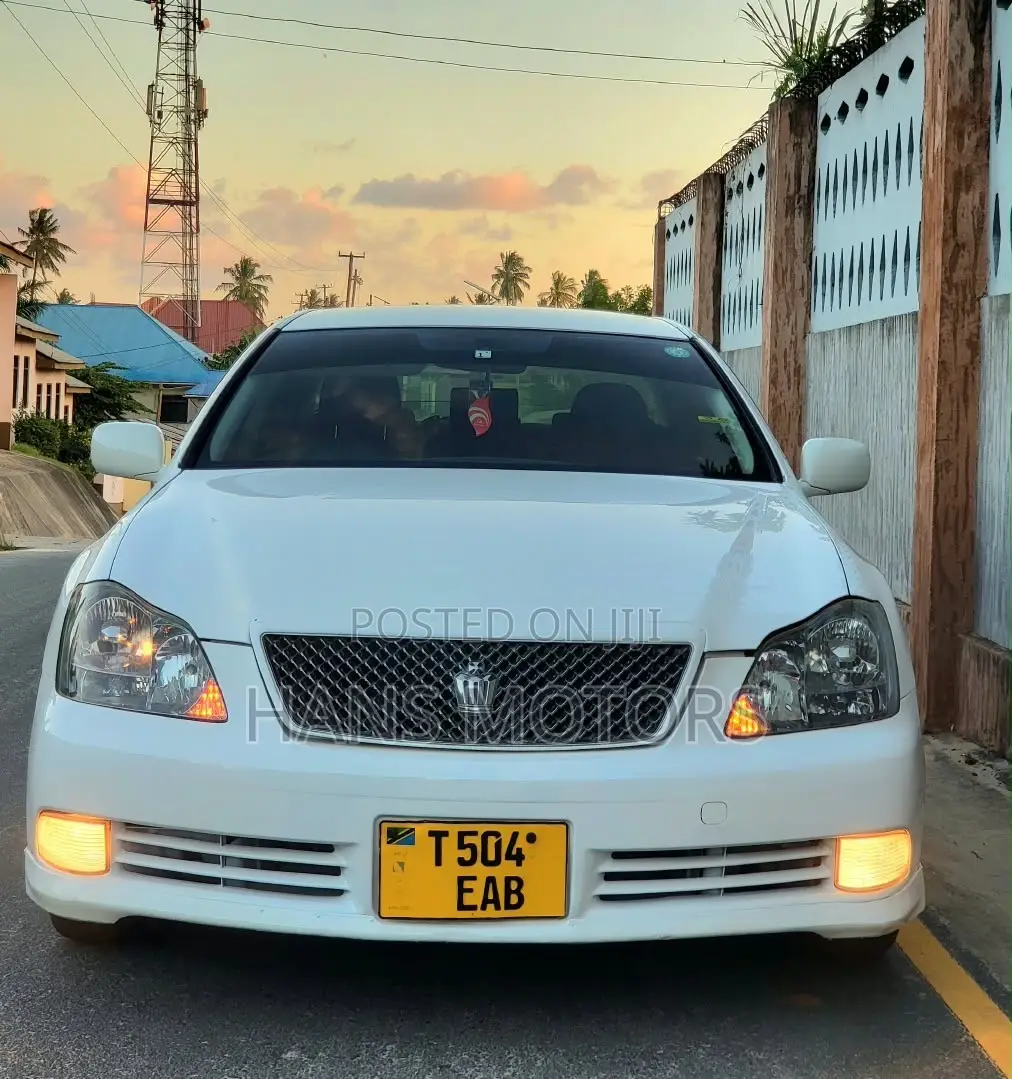 Toyota Crown Royale 2005 White