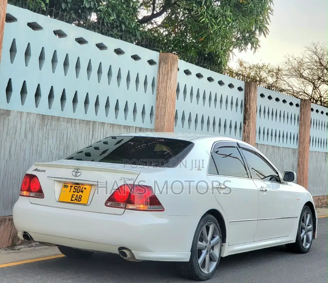 Toyota Crown Royale 2005 White
