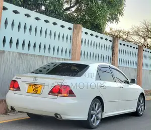 Toyota Crown Royale 2005 White