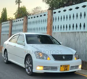 Toyota Crown Royale 2005 White