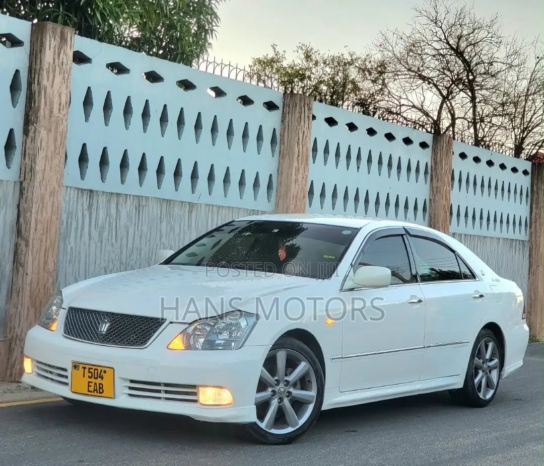Toyota Crown Royale 2005 White