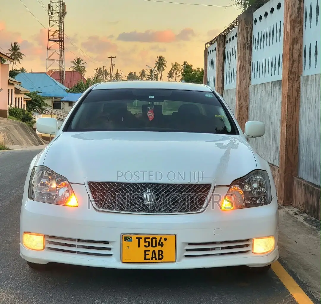 Toyota Crown Royale 2005 White