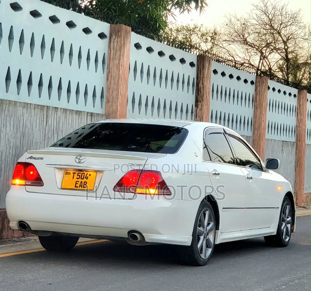 Toyota Crown Royale 2005 White