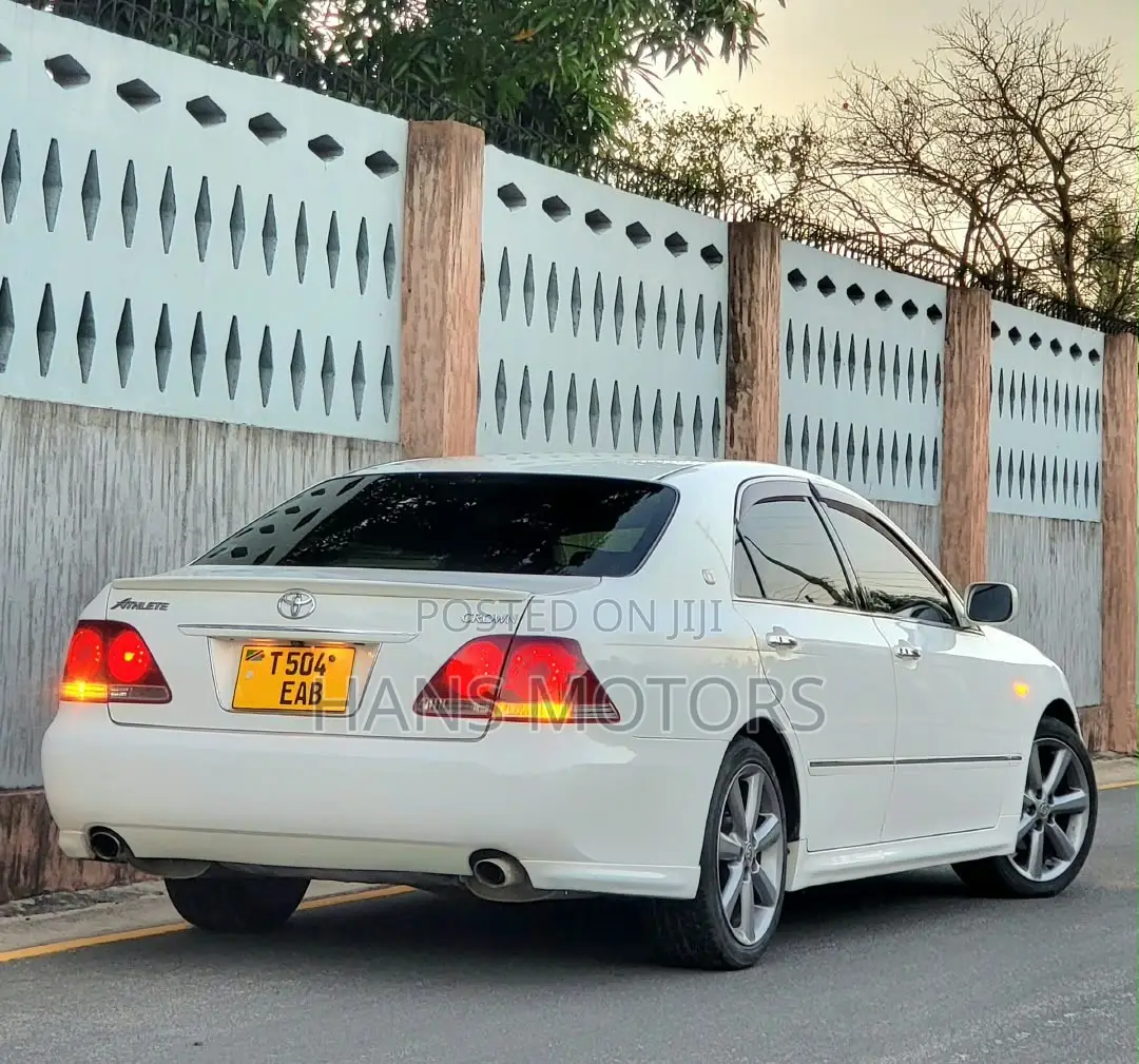 Toyota Crown Royale 2005 White