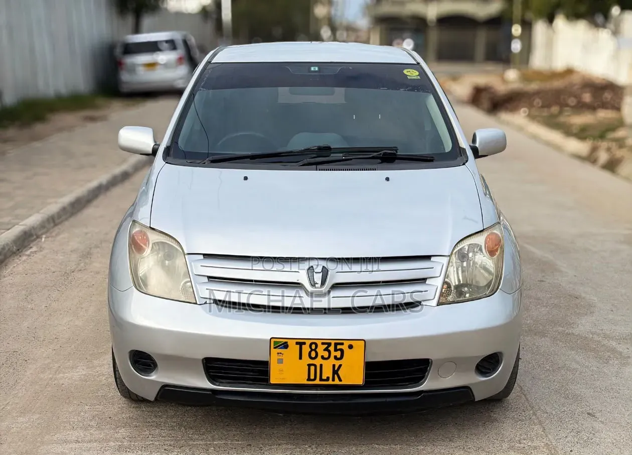 Toyota IST 2005 Silver