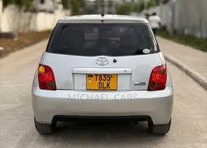 Toyota IST 2005 Silver