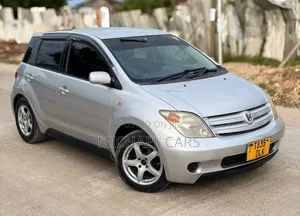 Toyota IST 2005 Silver