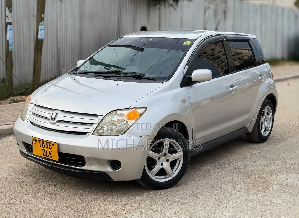 Toyota IST 2005 Silver