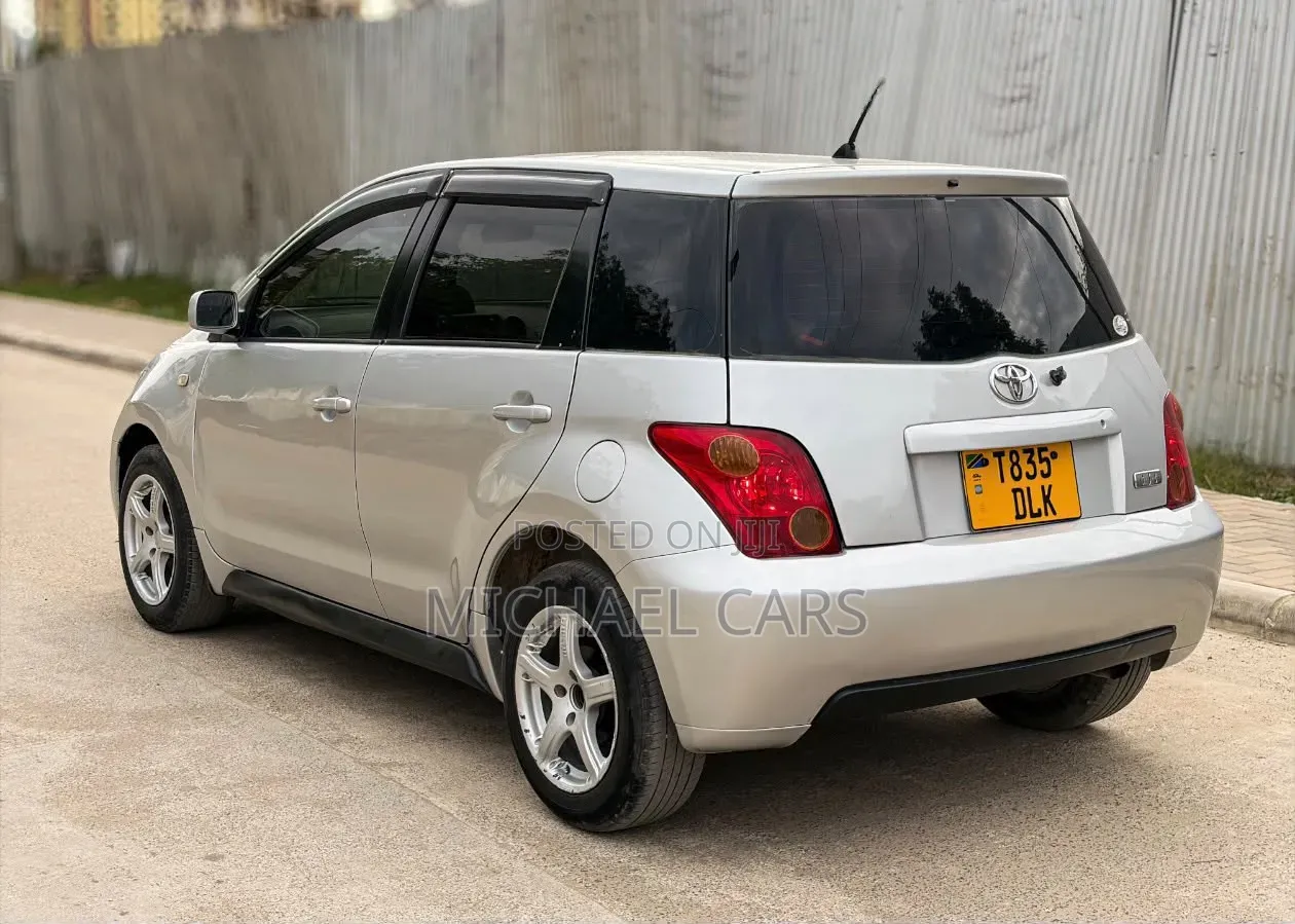 Toyota IST 2005 Silver