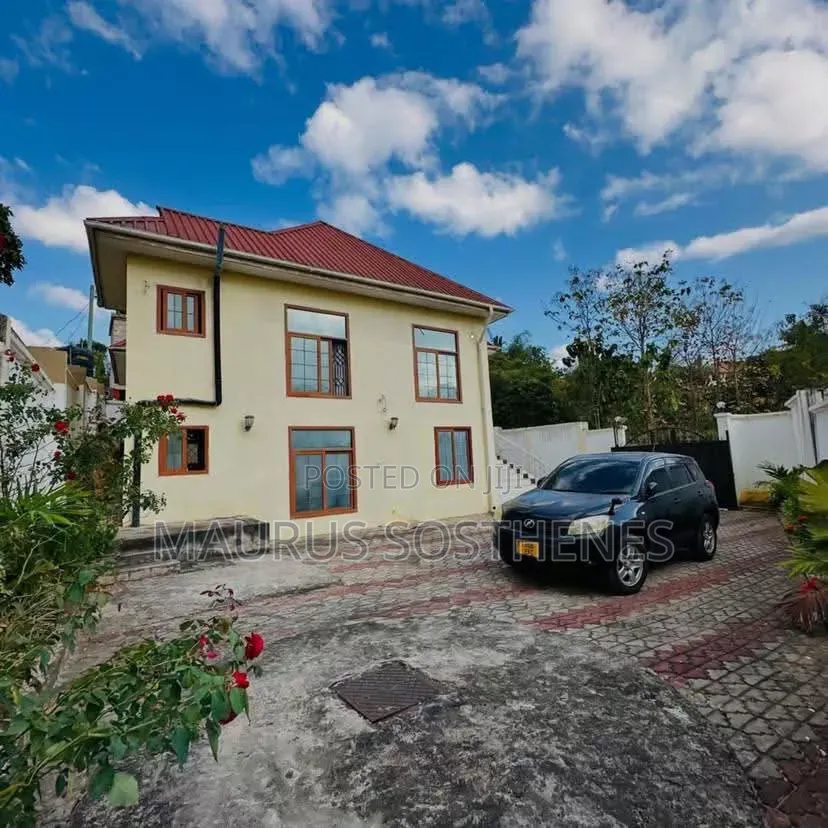 4bdrm House in Mongo La Ndege, Kinyerezi for sale