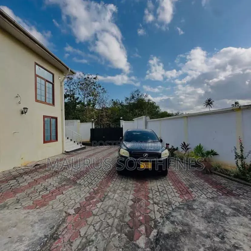 4bdrm House in Mongo La Ndege, Kinyerezi for sale
