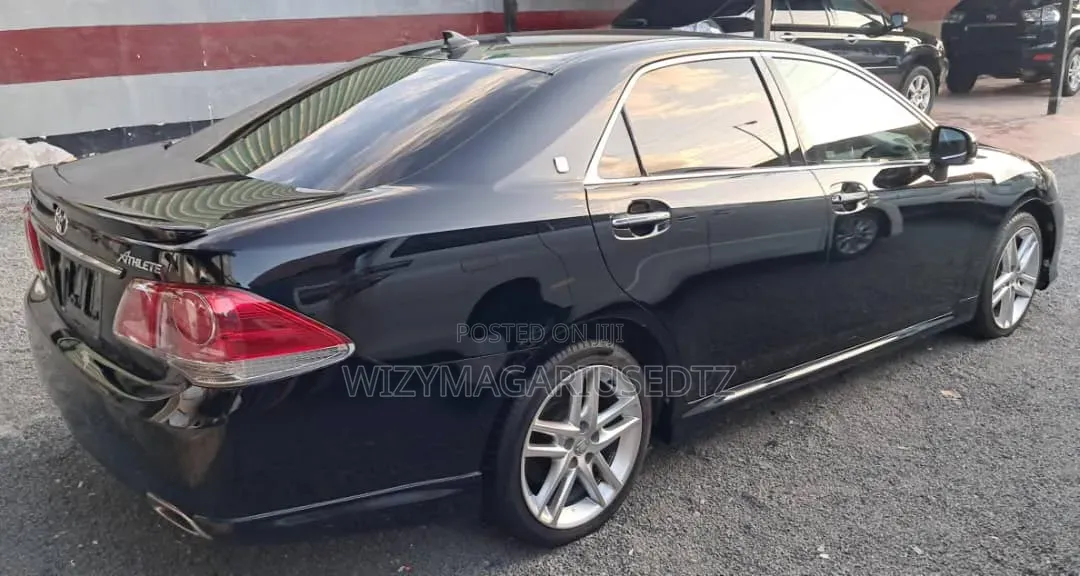 Toyota Crown 2010 Burgundy