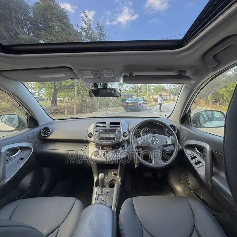 Toyota RAV4 2012 White