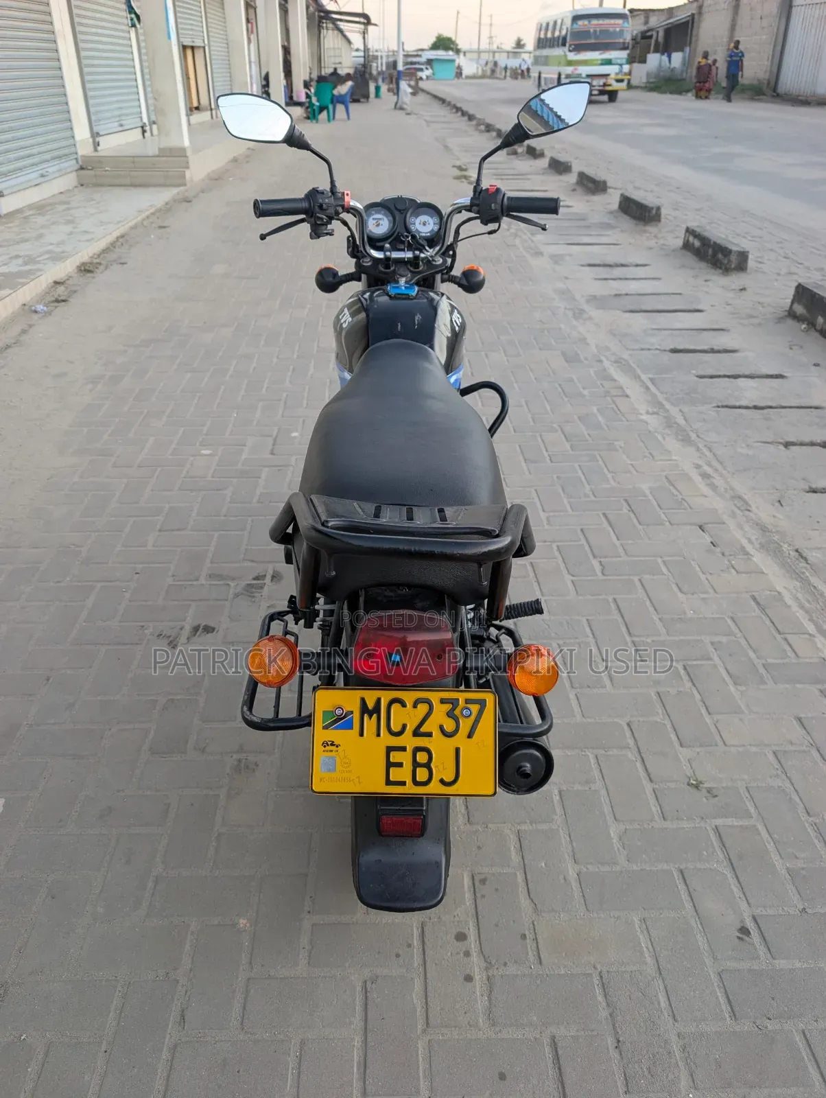 TVS HLX 125 2025 Black