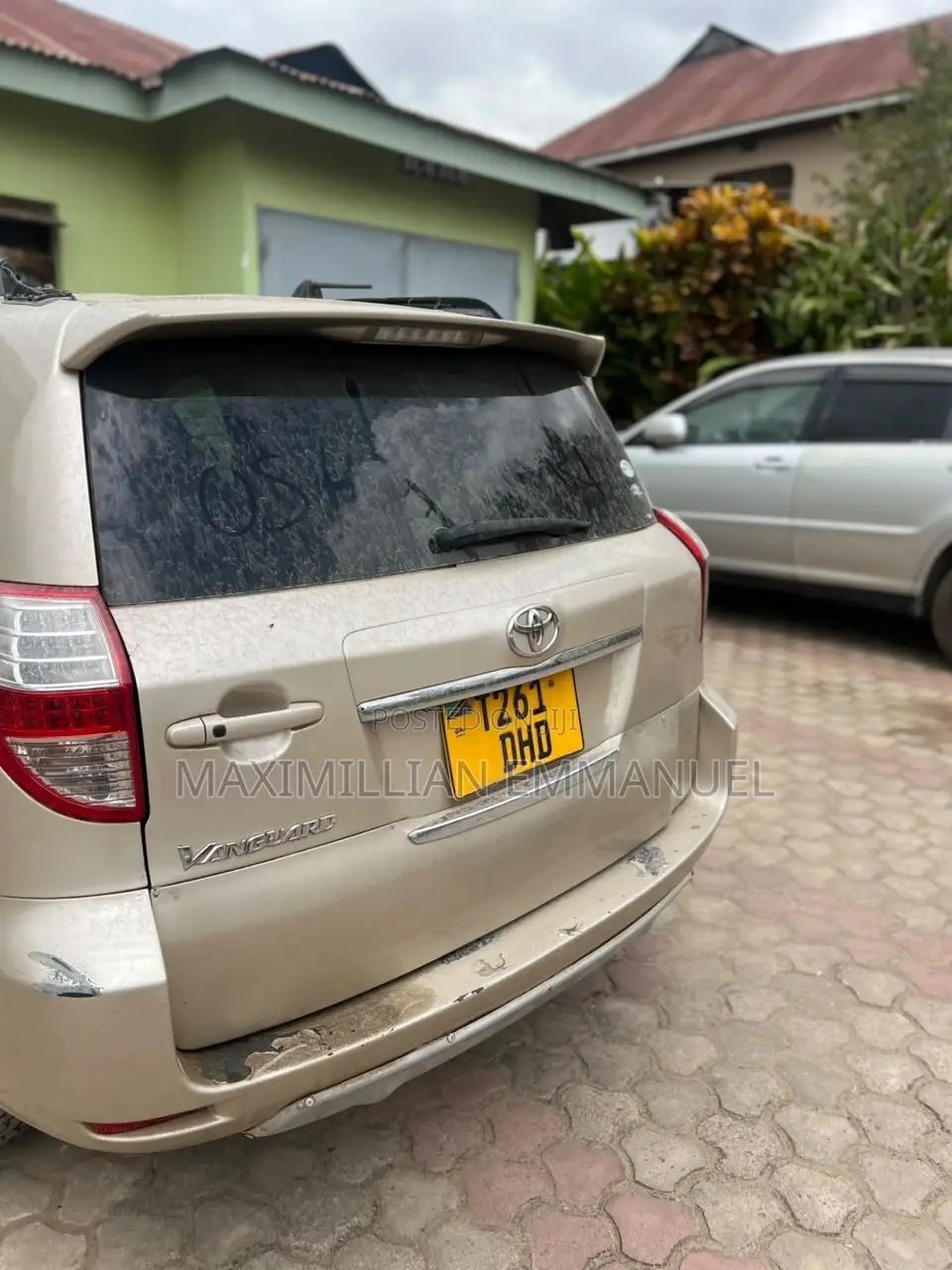 Toyota Vanguard 2010 Orange