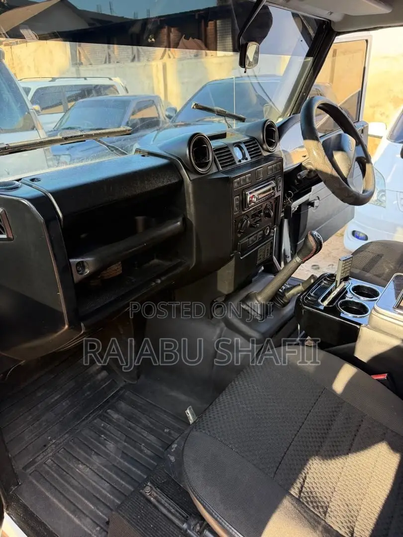 Land Rover Defender 2016 White