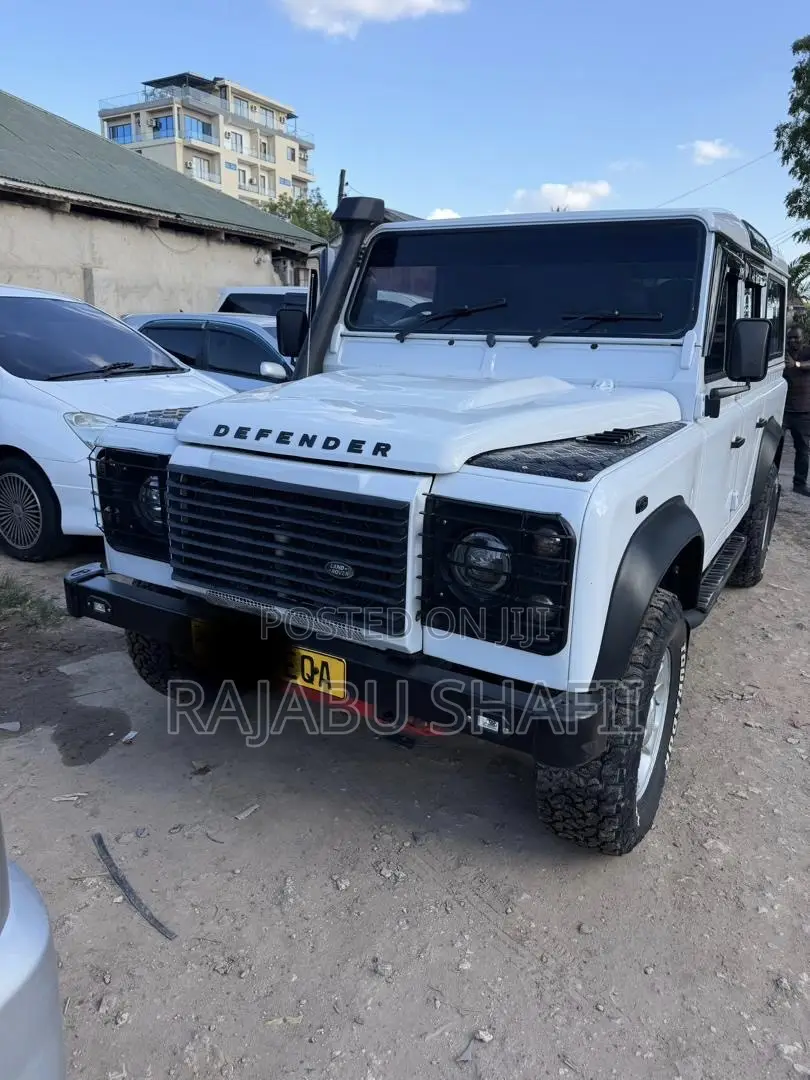Land Rover Defender 2016 White