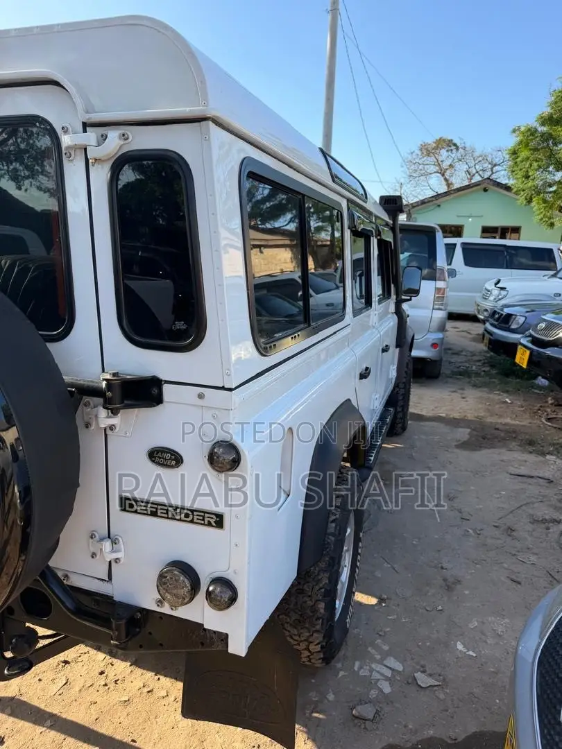 Land Rover Defender 2016 White