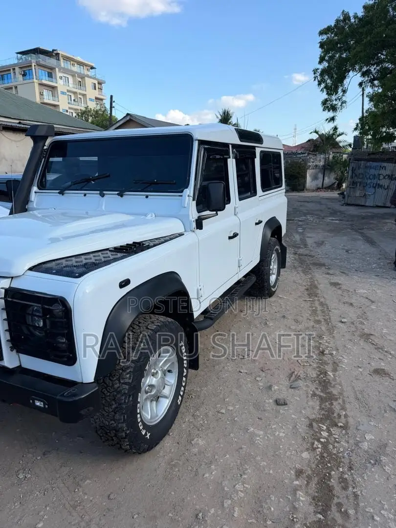 Land Rover Defender 2016 White