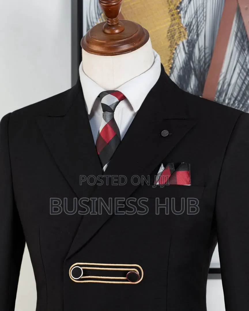 Brand Disponible Suit Model