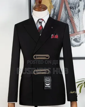 Brand Disponible Suit Model