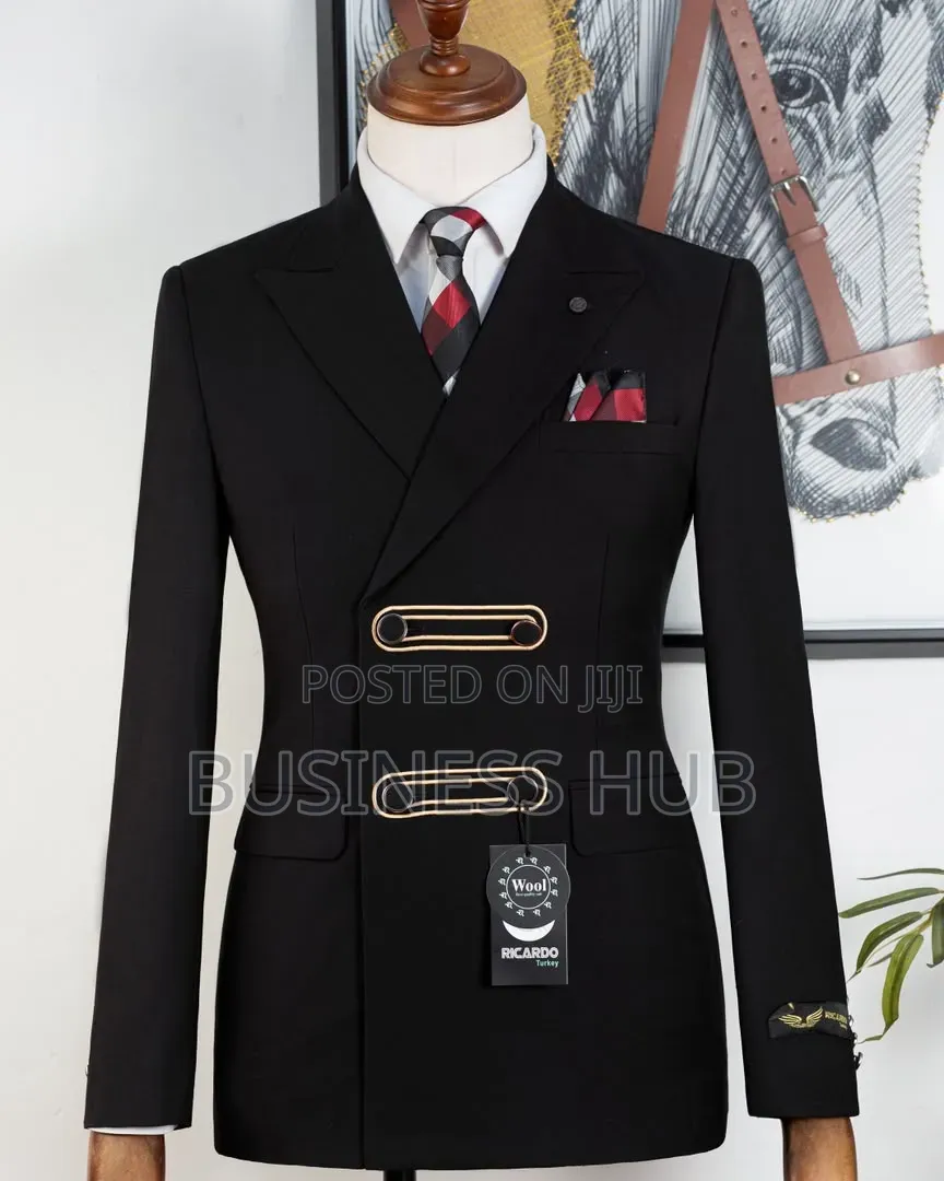Brand Disponible Suit Model