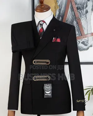Brand Disponible Suit Model