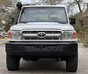 Toyota Land Cruiser 2016 White