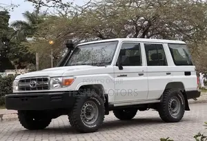 Toyota Land Cruiser 2016 White